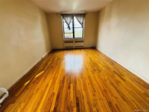 Living - 138-15 Franklin Ave #629, Flushing, NY 11355 photo 4 of 5