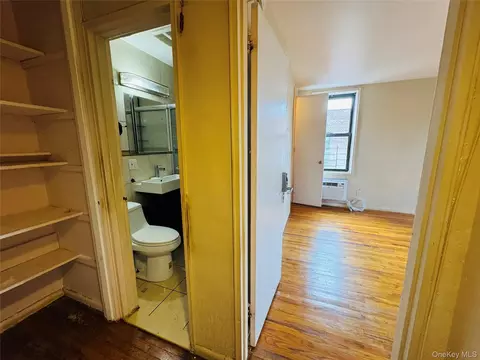 Bedroom - 138-15 Franklin Ave #629, Flushing, NY 11355 photo 2 of 3
