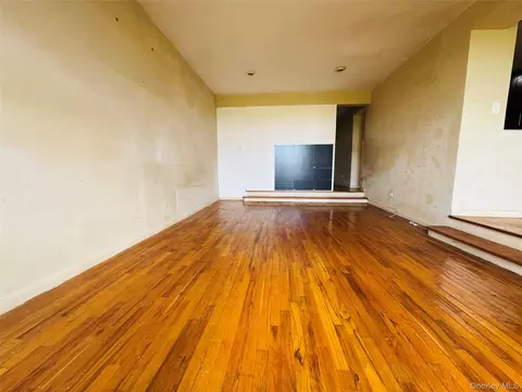 Living - 138-15 Franklin Ave #629, Flushing, NY 11355 photo 2 of 5