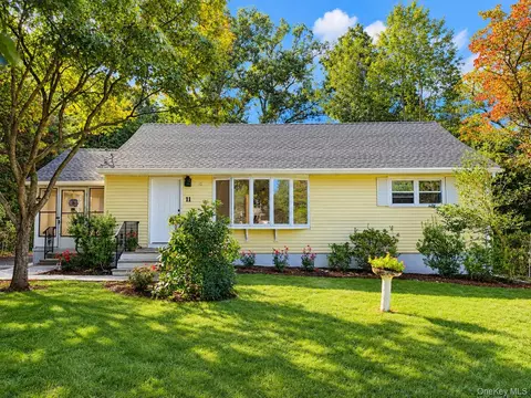 11 Clover Dr, Clarkstown, NY 10994