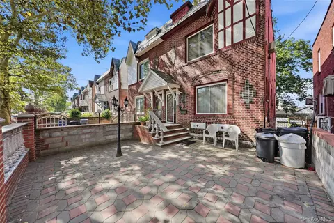 11226 197th St, New York, NY 11412