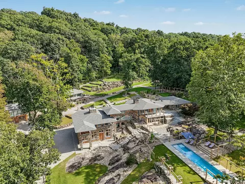496 Haines Rd, Mount Kisco, NY 10549