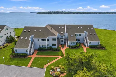 2820 Shipyard Ln #2C1, East Marion, NY 11939