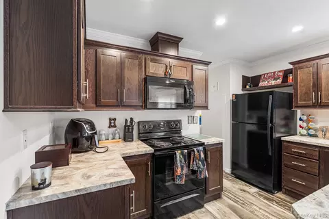 Kitchen - 735 Plattekill Ardonia Rd, Wallkill, NY 12589 photo 3 of 3