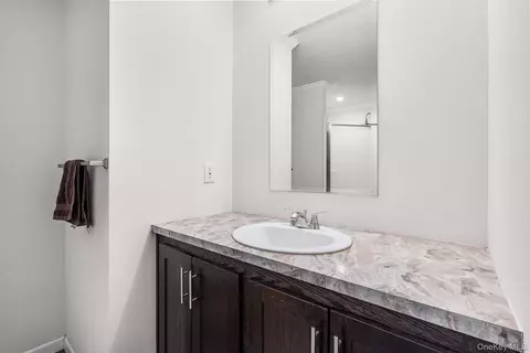 Bath - 735 Plattekill Ardonia Rd, Wallkill, NY 12589 photo 1 of 2