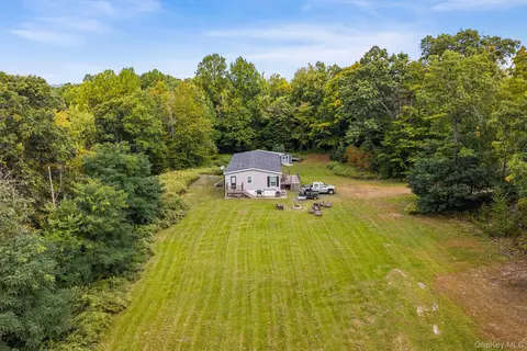 Exterior - 735 Plattekill Ardonia Rd, Wallkill, NY 12589 photo 7 of 8