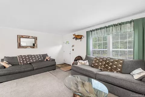Living - 735 Plattekill Ardonia Rd, Wallkill, NY 12589 photo 2 of 2