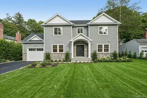 12 Orchard Meadow Rd, North Hempstead, NY 11596