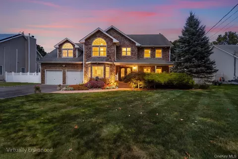 155 Little Plains Rd, Huntington, NY 11743