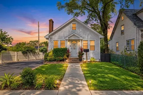 2930 Stevens St, Oceanside, NY 11572