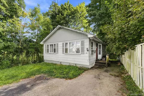 55 Morrissey Dr, Lake Peekskill, NY 10537