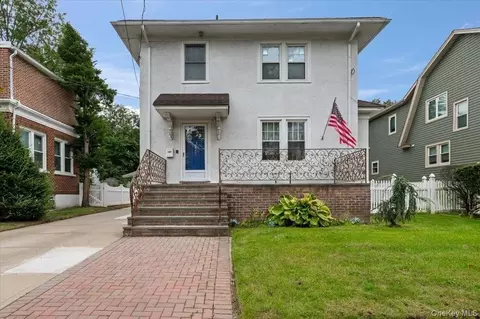 1051 Roselle Pl, Woodmere, NY 11598