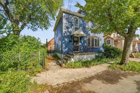 3079 Fearn Pl, New York, NY 10465