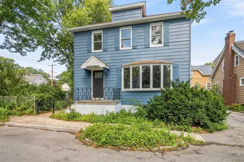 3079 Fearn Pl, New York, NY 10465