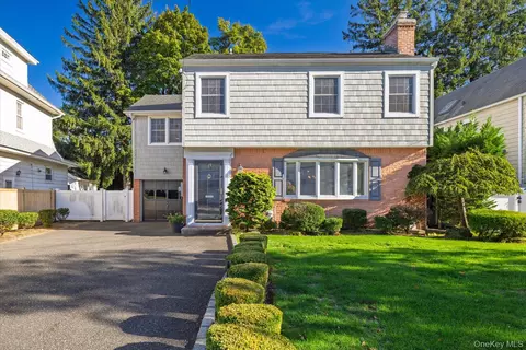 404 Cornwell Ave, Malverne, NY 11565