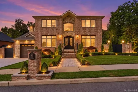 16 Belvedere Ct, Staten Island, NY 10307