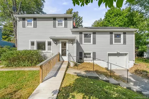 8 Claudia Ln, Poughkeepsie, NY 12603