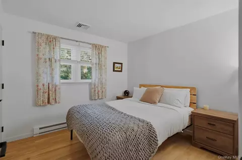 Bedroom - 136 Hustis Rd, Philipstown, NY 10516 photo 2 of 3