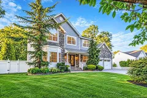 4 Crystal Brook Ct, Nesconset, NY 11767