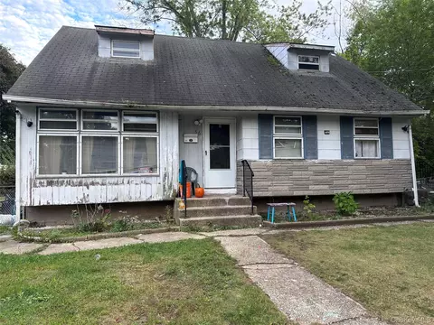 56 Ronald Dr N, Amityville, NY 11701