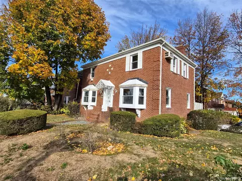 8019 Utopia Pkwy, Jamaica, NY 11432