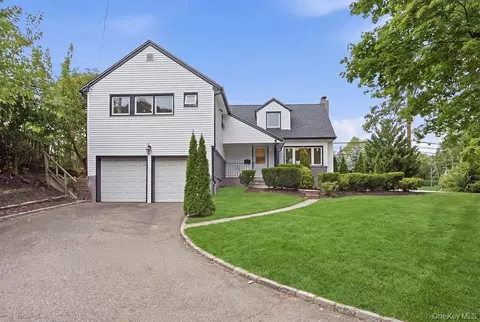 84 Middle Neck Rd, North Hempstead, NY 11576