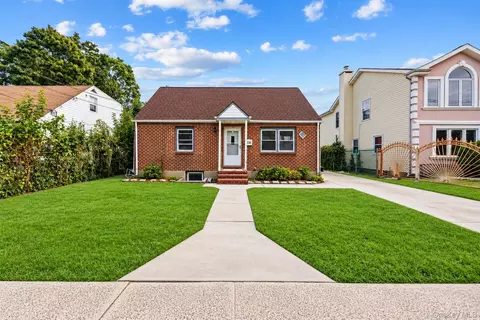 739 Nostrand Ave, Uniondale, NY 11553
