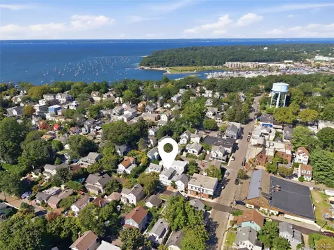 70 14th Ave, Sea Cliff, NY 11579