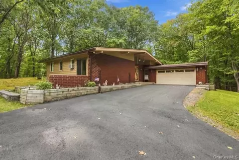 51 Leslie Rd, Newburgh, NY 12550