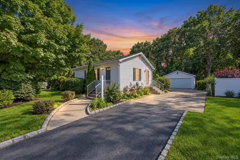 346 Jamaica Ave, Medford, NY 11763