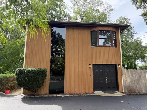 112 Hillside Rd, Deer Park, NY 11729