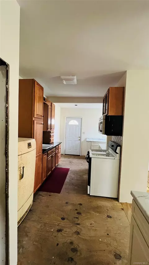 Entry Way - 5949 58th Rd, New York, NY 11378 photo 2 of 4