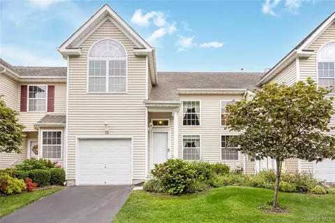 218 Kettles Ln, Medford, NY 11763