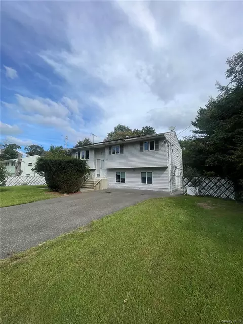 67 Fulton St, Brentwood, NY 11717
