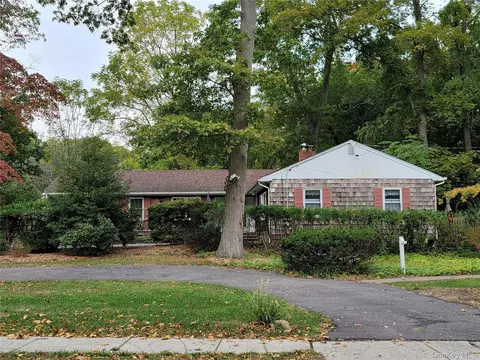101 N Country Rd, Shoreham, NY 11786