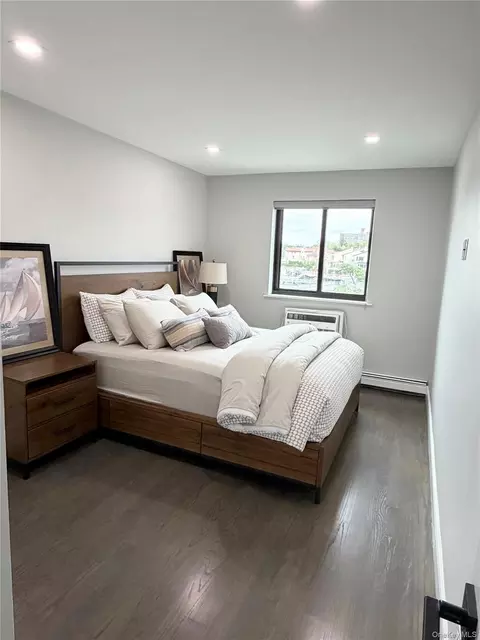Bedroom - 15419 Riverside Dr #24B, Whitestone, NY 11357 photo 3 of 6