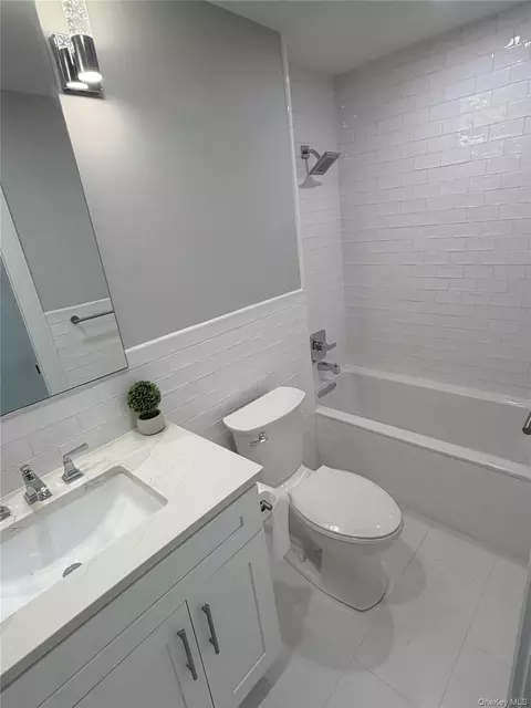 Bath - 15419 Riverside Dr #24B, Whitestone, NY 11357 photo 1 of 3