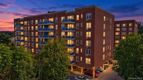 14 Westview Ave #201, Eastchester, NY 10707