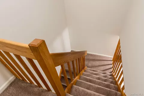 Entry Way - 7 Topaz Run, Poughkeepsie, NY 12603 photo 1 of 1