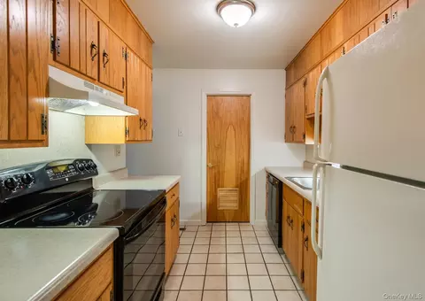 Kitchen - 7 Topaz Run, Poughkeepsie, NY 12603 photo 1 of 5