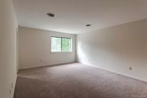 Bedroom - 7 Topaz Run, Poughkeepsie, NY 12603 photo 5 of 7