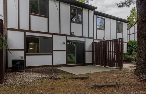 Exterior - 7 Topaz Run, Poughkeepsie, NY 12603 photo 4 of 7