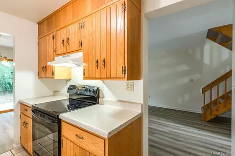 Kitchen - 7 Topaz Run, Poughkeepsie, NY 12603 photo 5 of 5