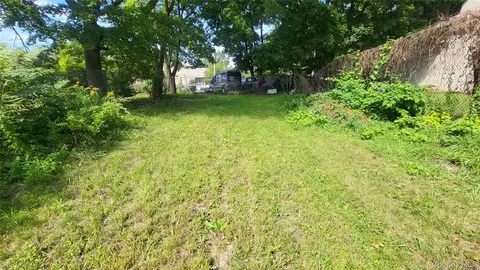 36 Smith St, Poughkeepsie, NY 12601 photo 2