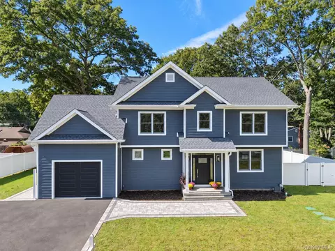 218 W Tyler Ave, Miller Place, NY 11764