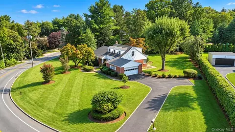 517 E Shore Rd, North Hempstead, NY 11024