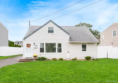 2230 Beech St, Wantagh, NY 11793