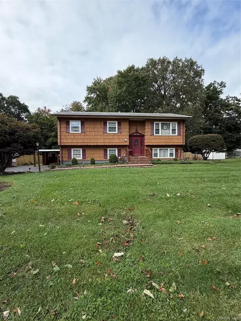 131 Sleepy Hollow Ln, Clarkstown, NY 10920