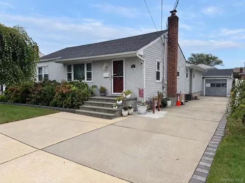 134 Baltimore Ave, Massapequa, NY 11758