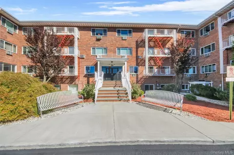 838 Pelhamdale Ave #2P, New Rochelle, NY 10801